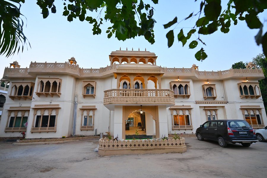 The Van Bagh gallery 6